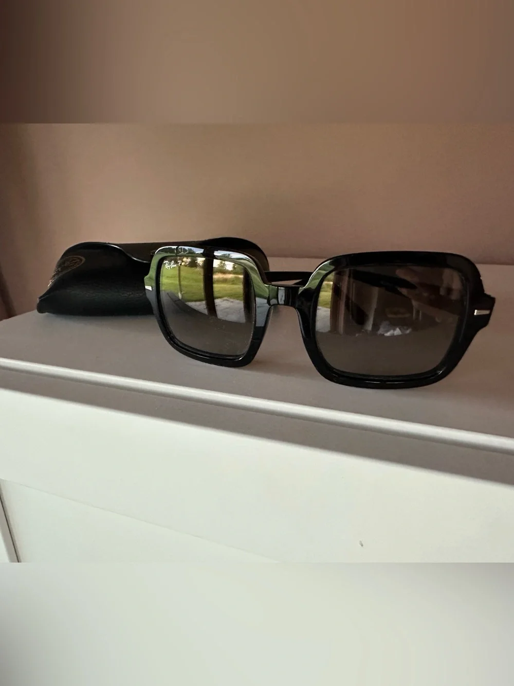 Ray-Ban chic oversized